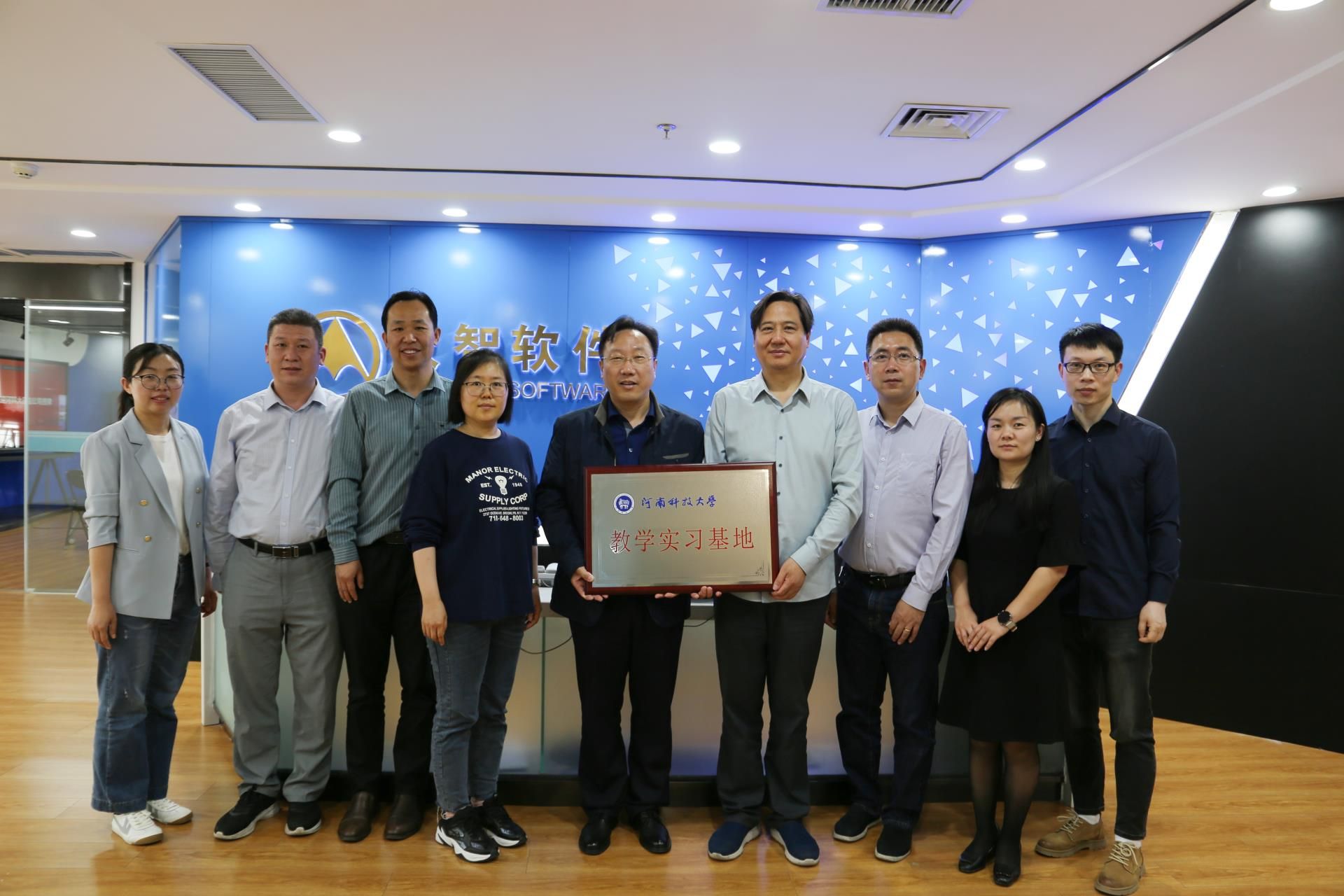 IMG_0893.JPG IMG_0893.JPG